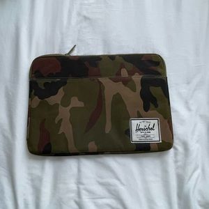 Herschel Supply Company Camo laptop case